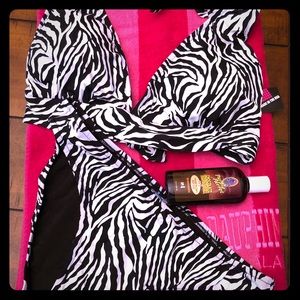 Sold ❌ Ujena Plus Zebra Print Bikini TOP ONLY•2X